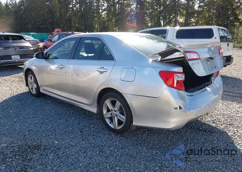 2013 Toyota Camry Se z USA, uszkodzony, nr VIN 4T1BF1FK8DU654700